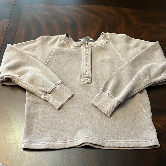 Barefoot Dreams Malibu Collection® Youth Brushed Terry Henley Pullover. - Picture 9 of 13